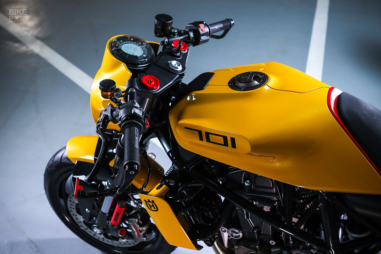 ハスクバーナ SVARTPILEN/VITPILEN701 ARROW チタン Pro-Race Dark Aluminum Muffler - HQV 701 Vitpilen/Svartpilen