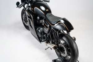 STG 트래커의 Triumph Bonneville Café Racer