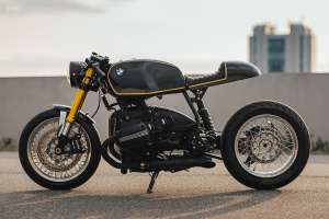 빈티지 복서 미학을 가진 BMW R1100 카페 레이서