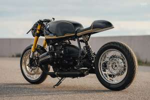빈티지 복서 미학을 가진 BMW R1100 카페 레이서